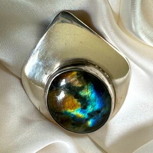 Unique silver pendant with labradorite